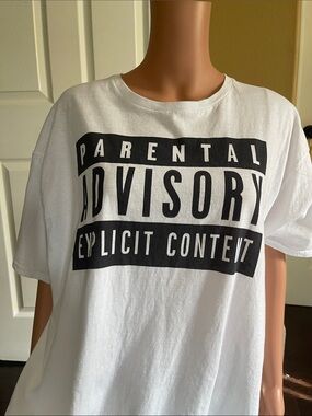 NWOT 100% cotton "Parental Advisory" Graphic Tee in white size XL mens